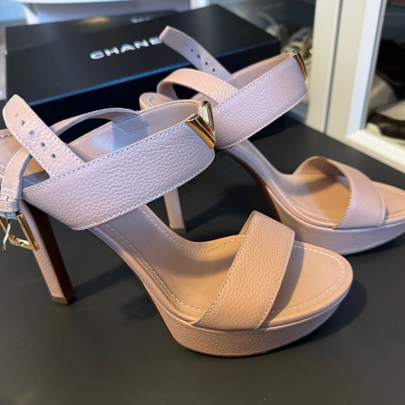 Louis Vuitton Sandals - Picture 3 of 4